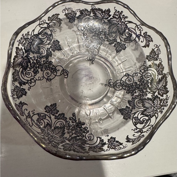 Vintage Silver Overlay Grapevine Pedestal Glass Bowl Vanity Catchall - Picture 3 of 3